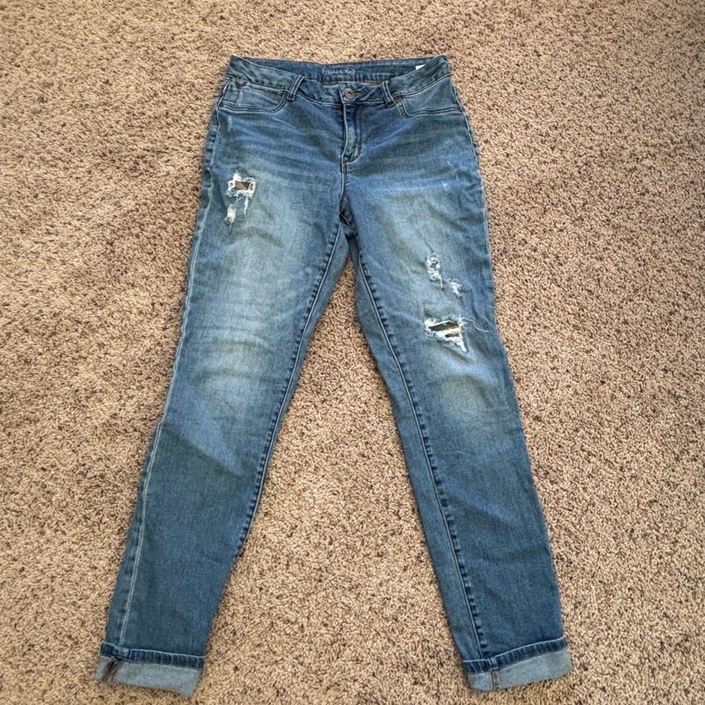 Maurice’s size M distressed jegging/ skinny jeans
